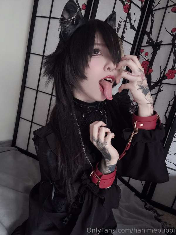 You can lock up the wolf but I’ll find my way to get you 🖤 1