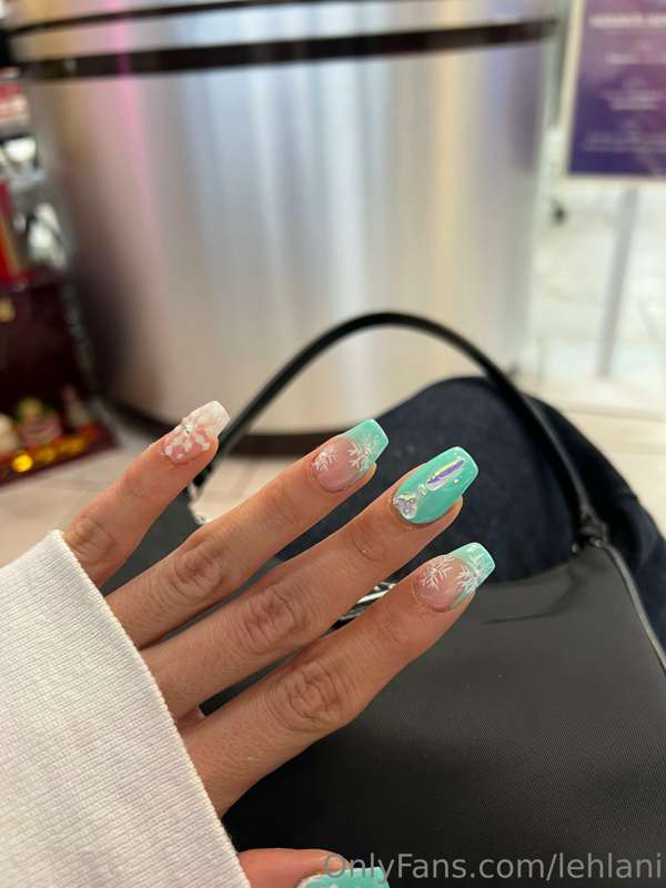 Gosh I love my hand nails so much too 😍😍😍 2