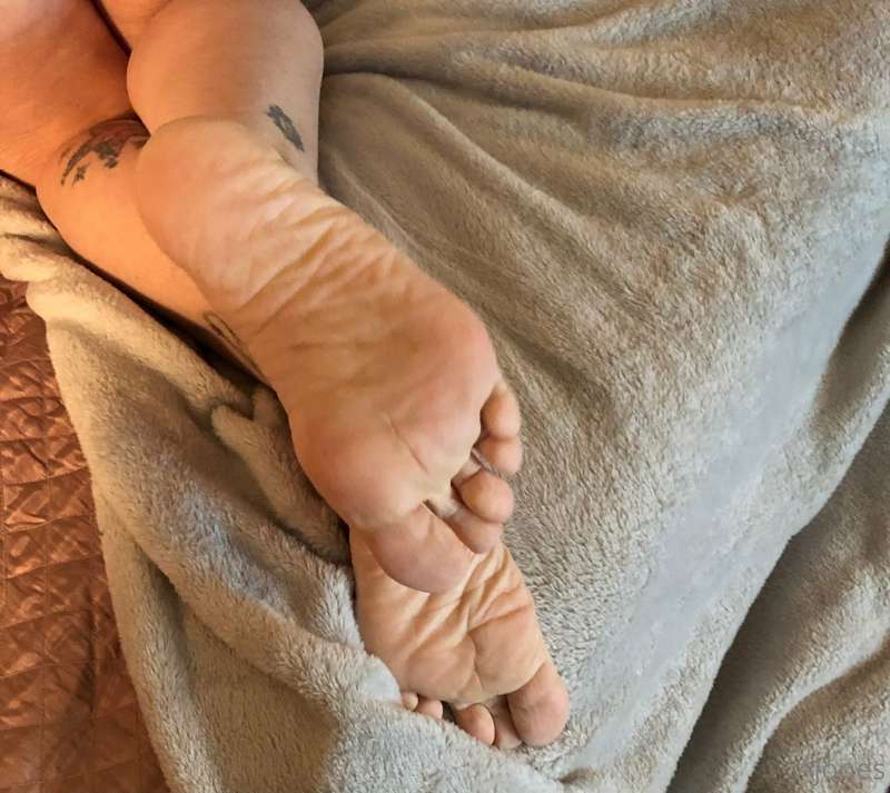 Watch me play with my wet pussy!!!
❤️🦶🍑🐱🍒💦🦵 24