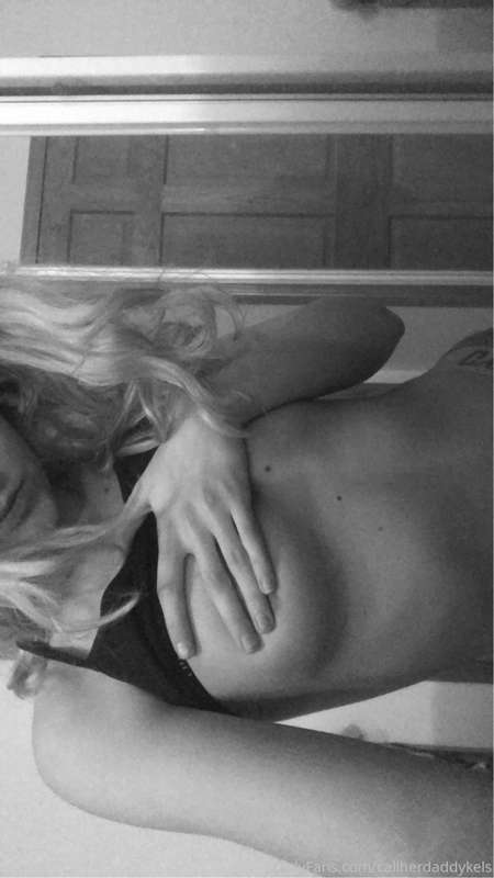tiddies but make it black n white😍