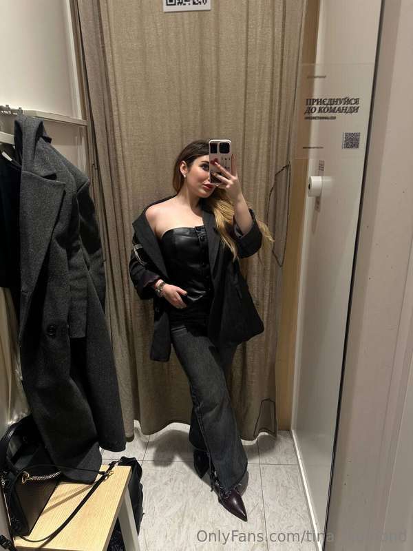 I just stopped by the mall today to wander around a bit and .. 4