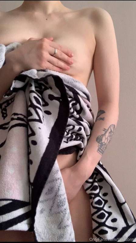 There's nothing at all under my towel... Do you want to make..