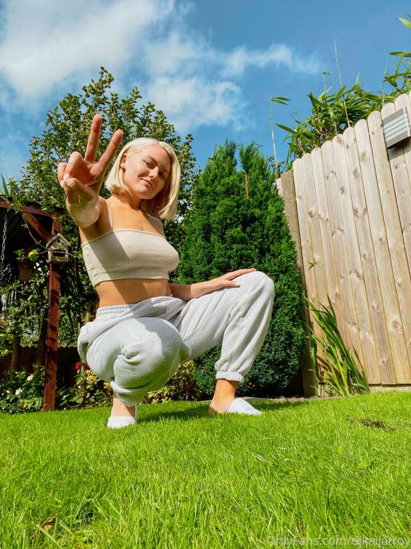 Found this in my archives 🥰 In my Back garden in Dublin. The..