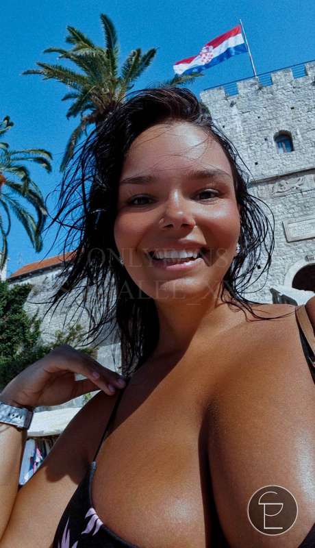 Visiting Korcula!! 🍀🌊 Beautiful city! 🥰 I absolutely love vi..