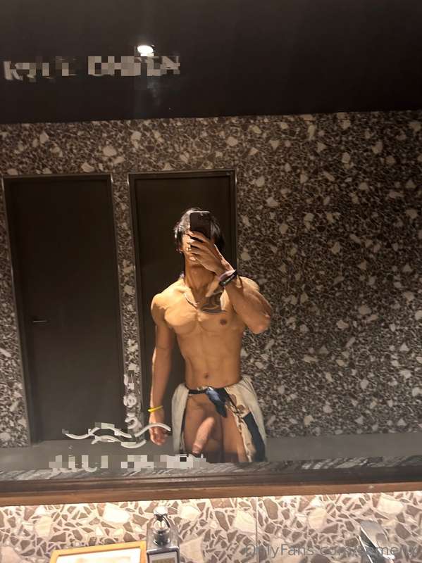 Come relax and suck my dick at the onsen.👅💦💦 6