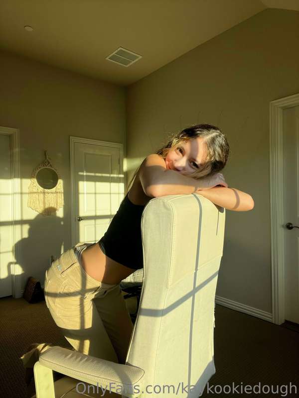 Would you fuck me in this position? 🙈