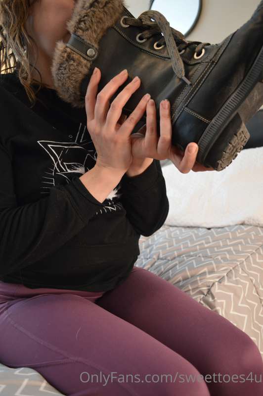 Its sooooo cold here right now.  These boots make my feet so.. 26