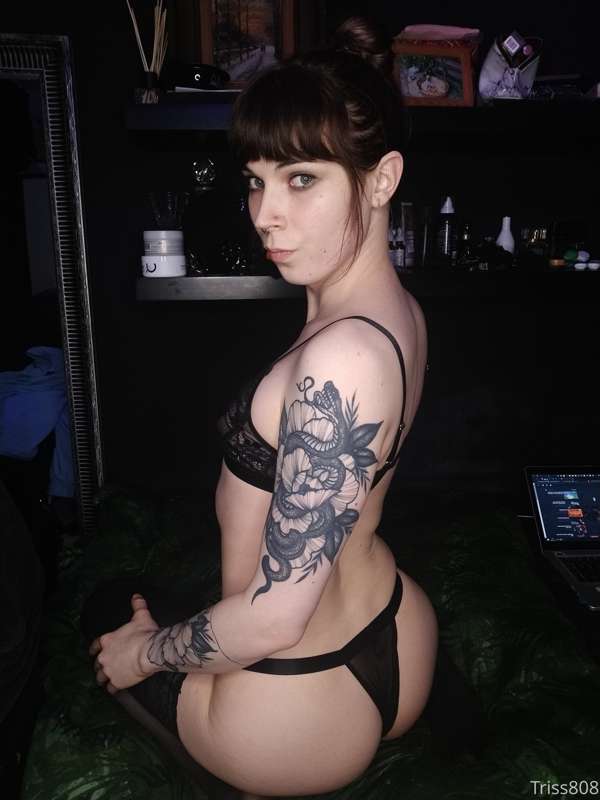 Hii ppl ❤️

New picture set for you all today :3
This is one.. 7