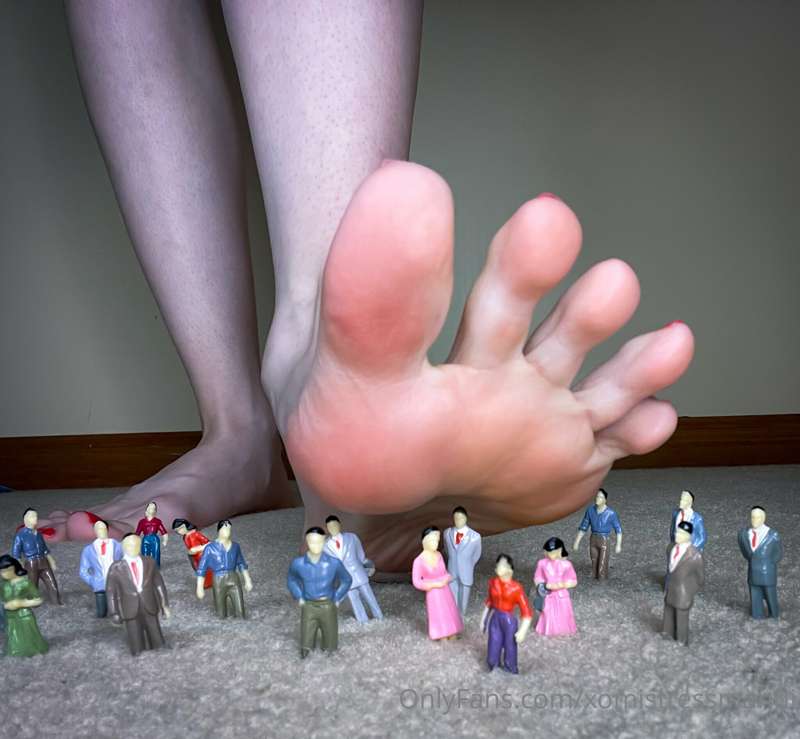 You feel so pathetic and small between my toes! 8