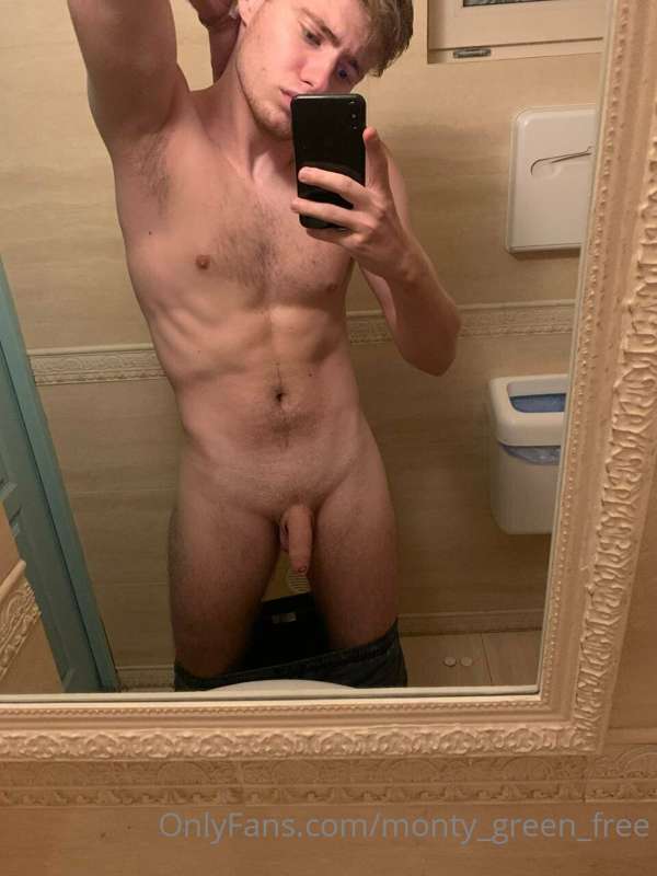 Male model @maxxx from Poland 🇵🇱 
He has already 200+ explic.. 3