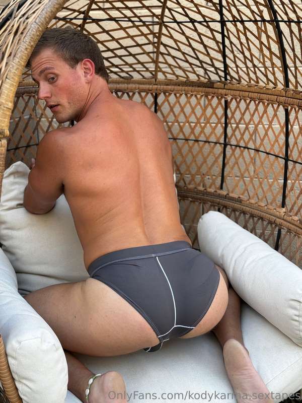 Pull my undies to the side 😈
