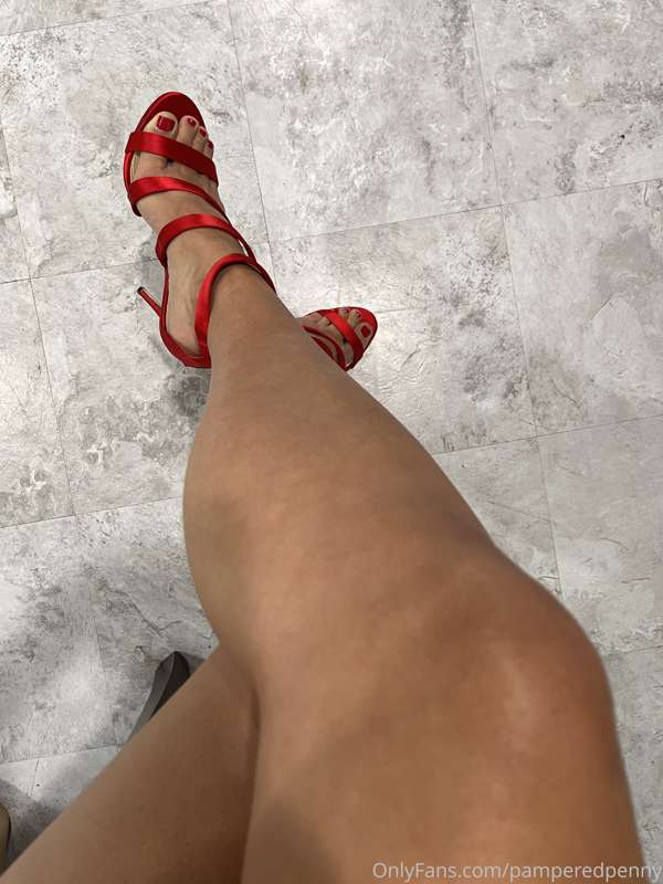 How do you feel about feet / high heel pics? 1