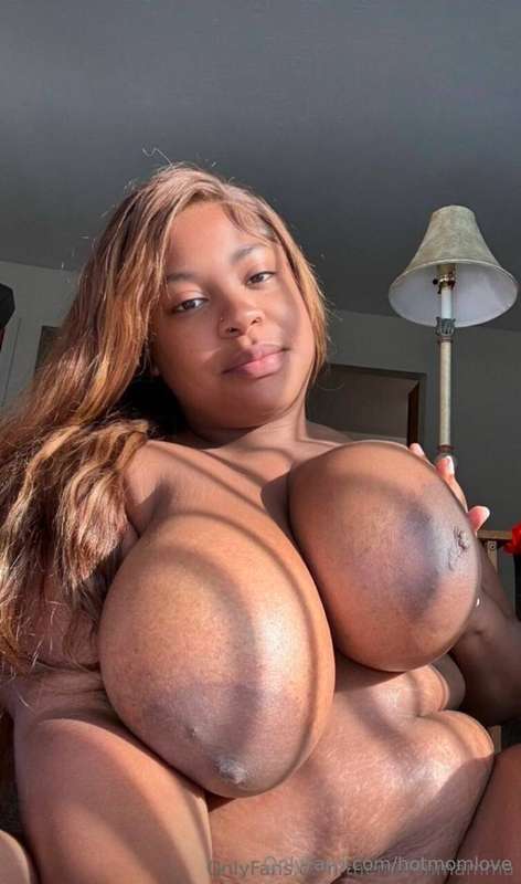 EBONY BBW W/ SIZE G TITS 🤯💦💦 She made her page FREE for the ..
