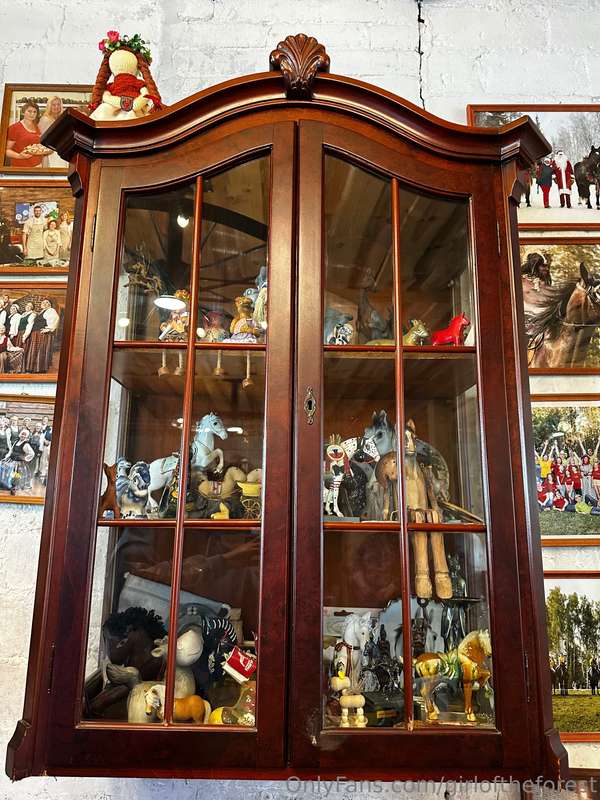 My friends, horses! I absolutely adore horses, even though l.. 1