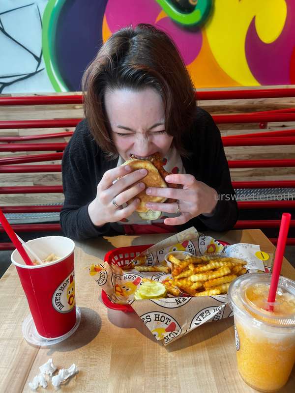 I tried Dave’s hot (not) chicken for the first time! It was .. 6