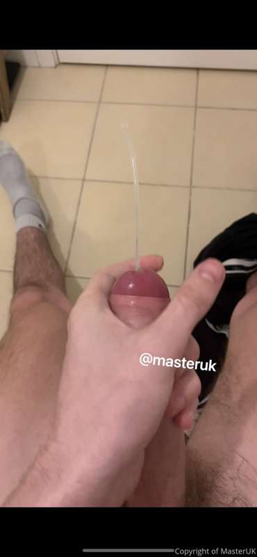 It’s a wet day here in Leeds😒
Calls for a big wank I think😈
..