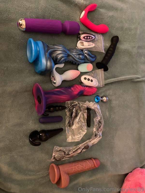 Updated toy pic and have a few more on the way! 😜🤤