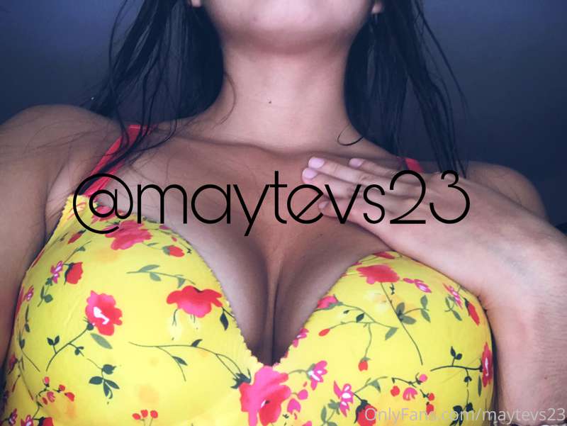 I think my boobs are too small🥺 Creo que mis senos son peque..