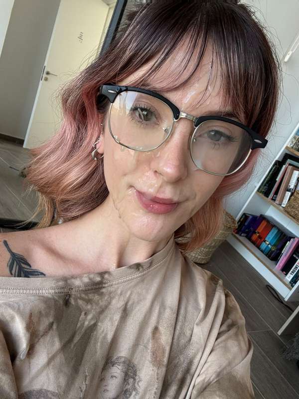glazed in glasses 🤤 ‘like’ if you wanna see the vid… 😏 