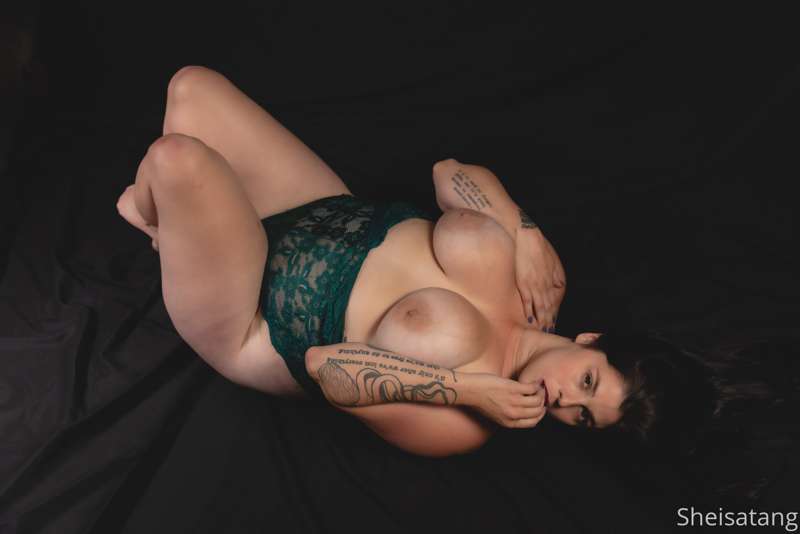 Some classy titty pics 🖤 9