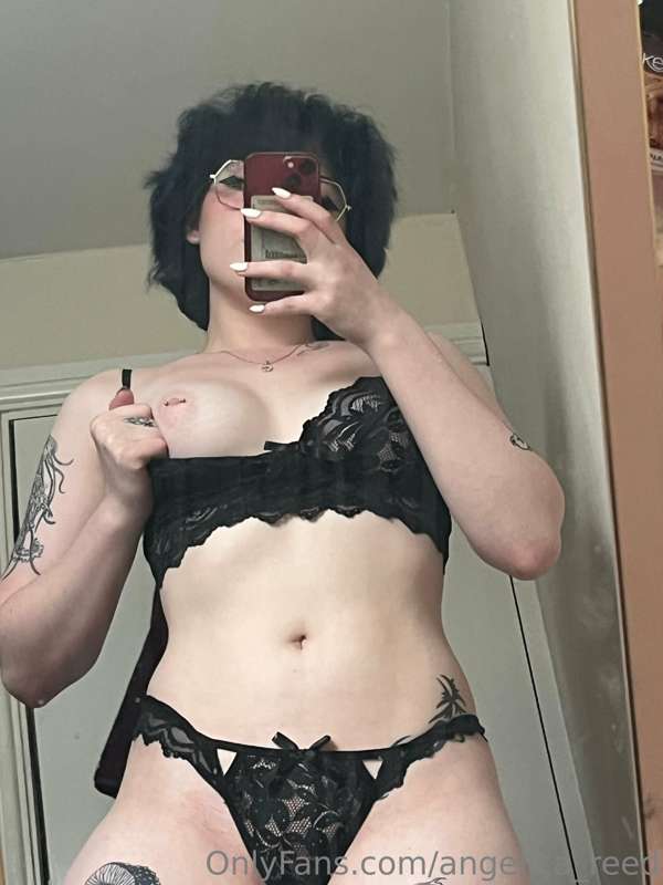 I woke up so horny today.
I masturbated right after taking t.. 5