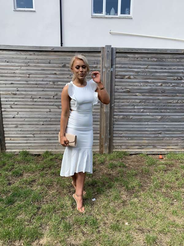 Going to the races today! Hoping to find myself a rich daddy.. 1