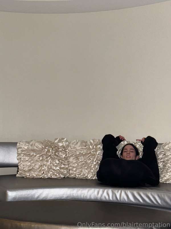 fold me like a gravity chair🤤