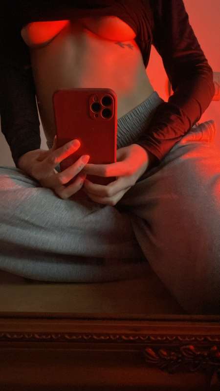 A new boob selfie for your entertainment