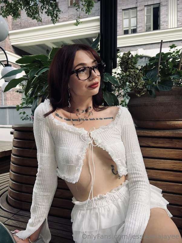 This babe @elizabeth_mylove so cute!! She looks so innocent ..
