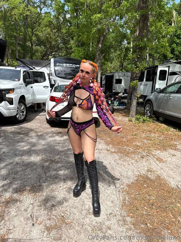 what would you do if you ran into me at a rave? 🤭