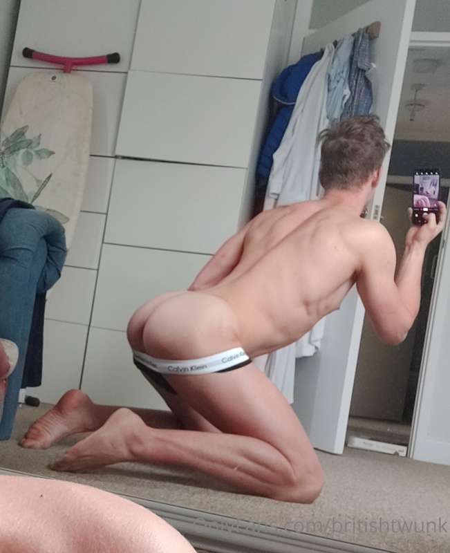 Can't resist taking nudes in the mirror in my mum's room...
.. 3