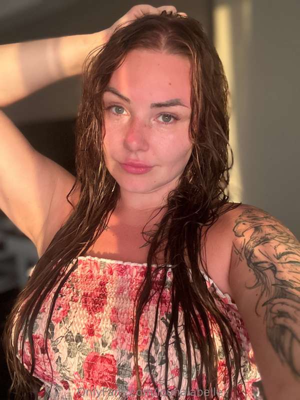 Je suis juste là, à attendre que tu viennes me rejoindre… 💋🛏..