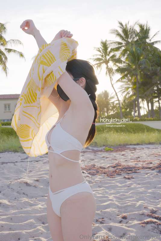 就只是脱衣服而已啦😌Just taking off my dress 😌 1