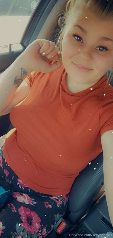 Hey babes! Who needs a bra 🤷🏼‍♀️ they are worthless! How's e..