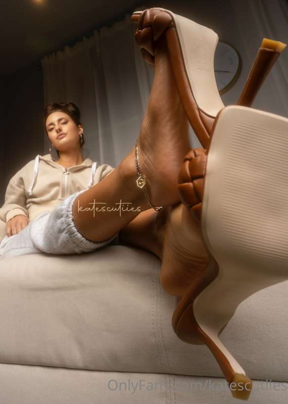 Another heel removal for ya in a pair of heels that was boug.. 4