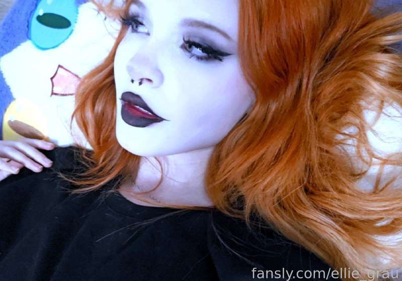 Ellie_Grau - Fansly - 09 May, 2024