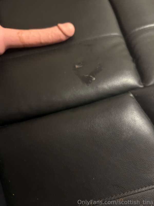 Swipe to see me make myself cum this Saturday night 🙊 