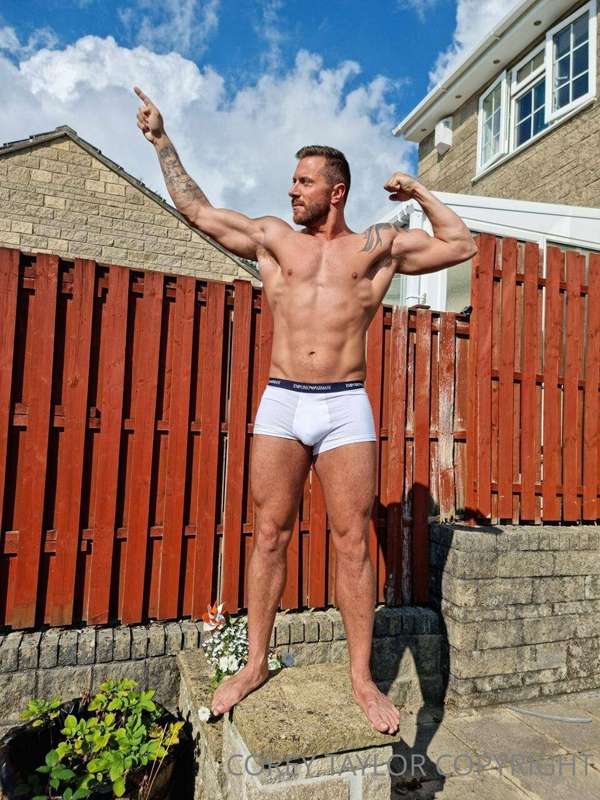 🚔🚨 **UK’s hottest STRIPPER @karlj_stripped with BLUE eyes to.. 6