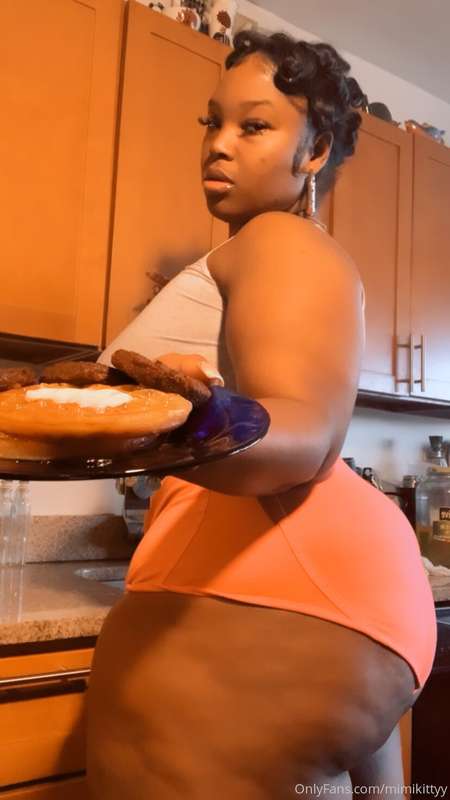 What you want for breakfast DADDY?🧡 2