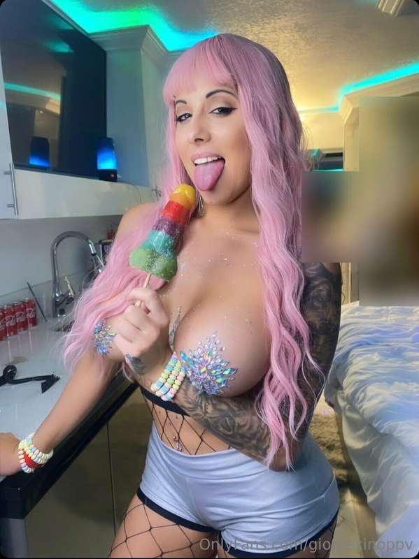 Found a legit lollipop BUT it’s still a dick 😏