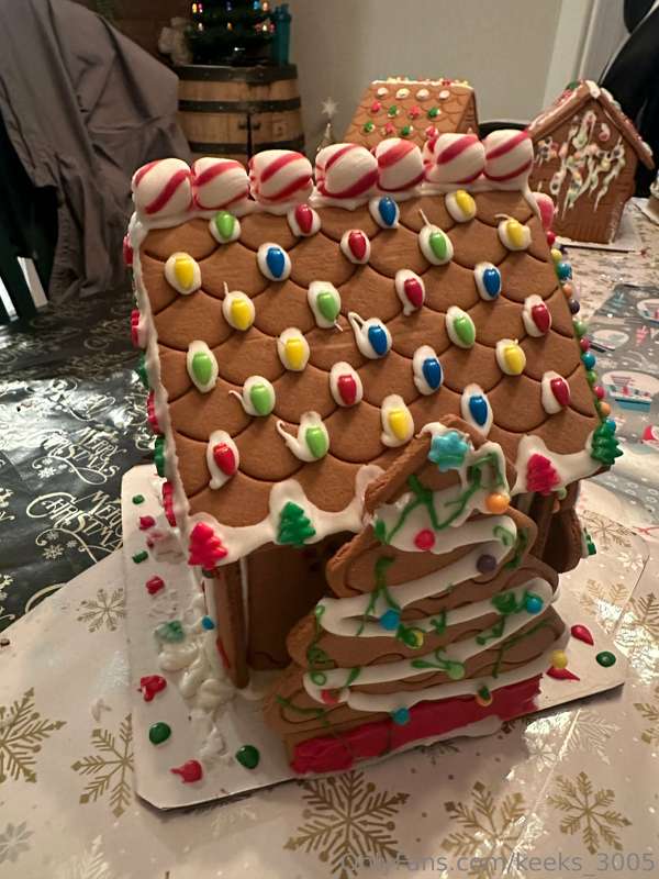 hiiii! Here’s some pictures of last night. I did gingerbread..
