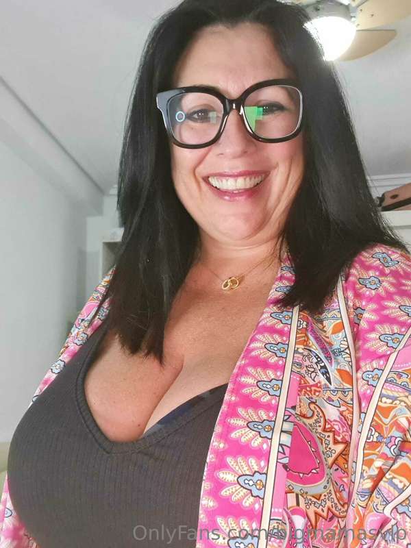 Lunch with the girls who’s treating mama to a cocktail 😍💋