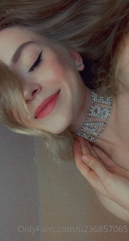 What do you think of the jewelry on my neck?😈😈 Would your st..