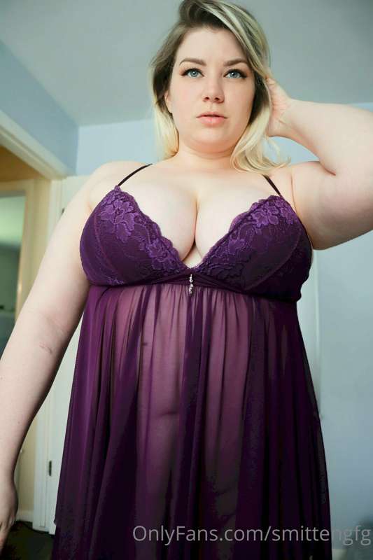 I am so fucking horny today 😫 I need to be fucked from behin.. 3