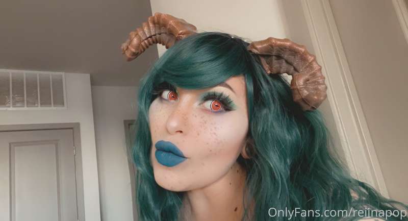 So excited to livestream tonight!!!! Rave demon vibessss~ I’.. 4