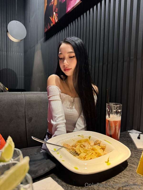 Not just a snack, I’m the whole darn meal 🍽️😉
