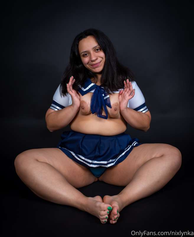 More feetsies hehe, wanna kiss my painted toes and this big .. 9