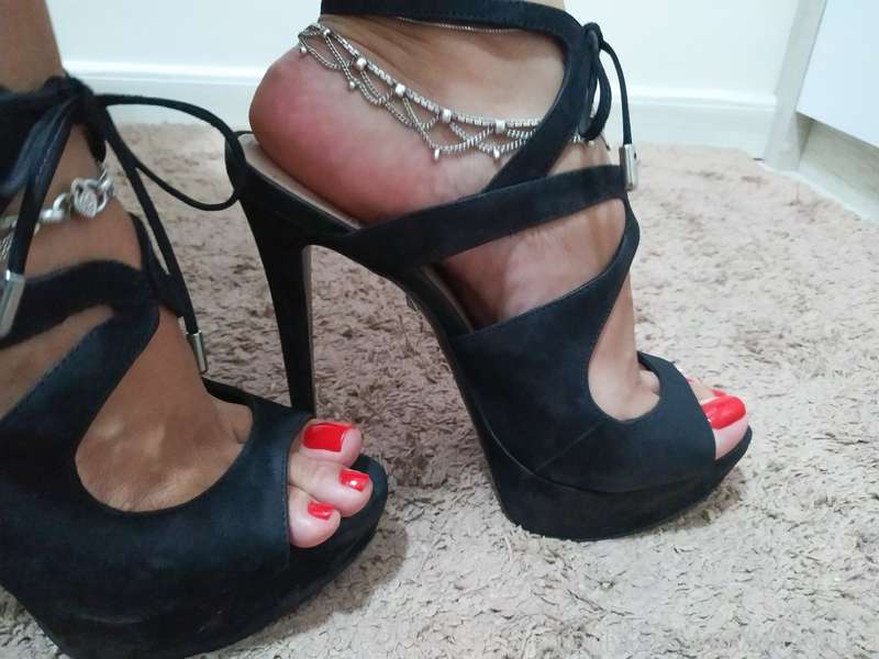 Red nails and highheels