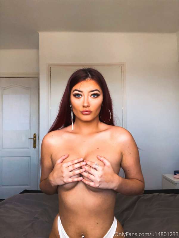 Hey! I’ve just sent a PPV to ur inbox, 4 explicit pics inclu..