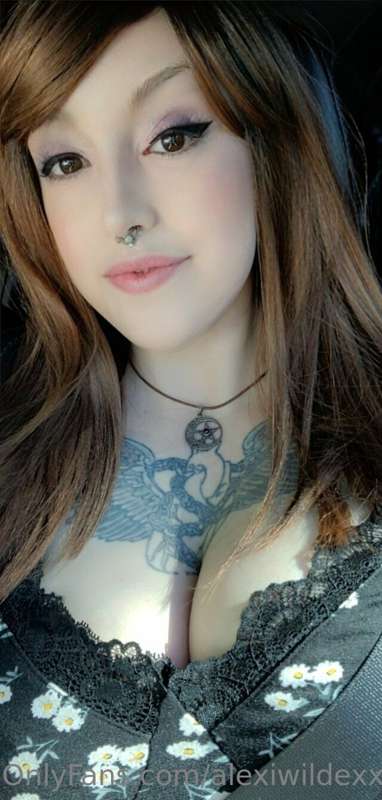 Alexiwildexxx - Onlyfans - 23 Apr, 2023